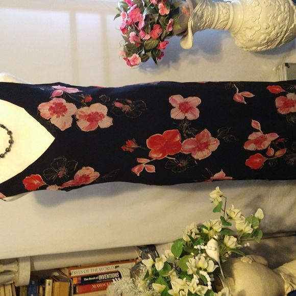 Jones New York Dresses & Skirts - women's upscale Jones.  New York maxi dress